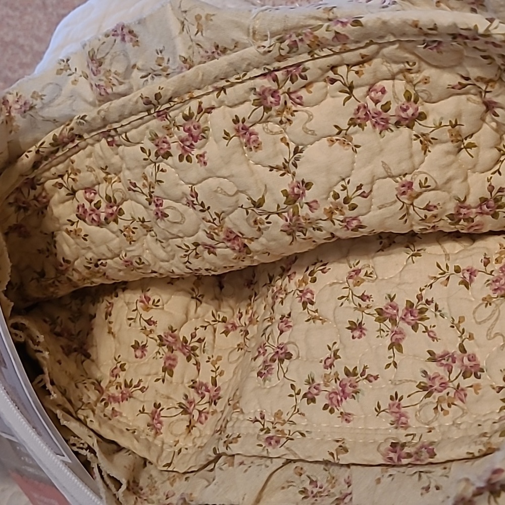 NWT Alicia Queen 100% cotton quilt creams, greens & rose colors Sz queen - Picture 10 of 10